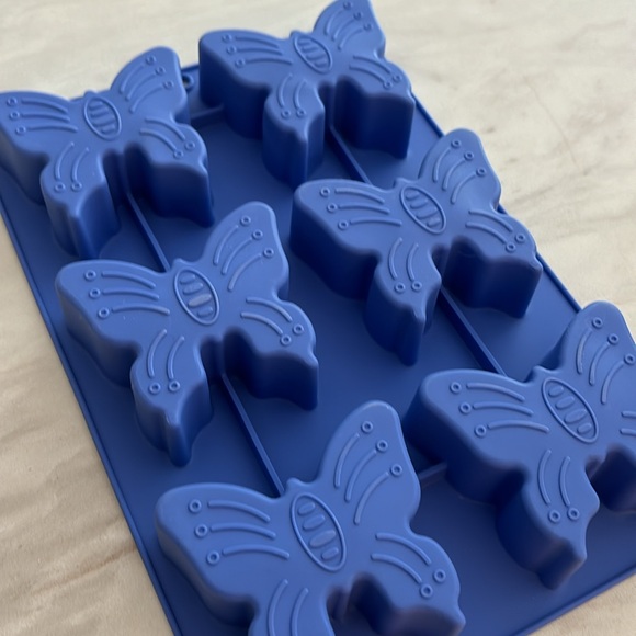 Handstand Kitchen butterfly/rainbow/heart cake mold - Picture 4 of 4